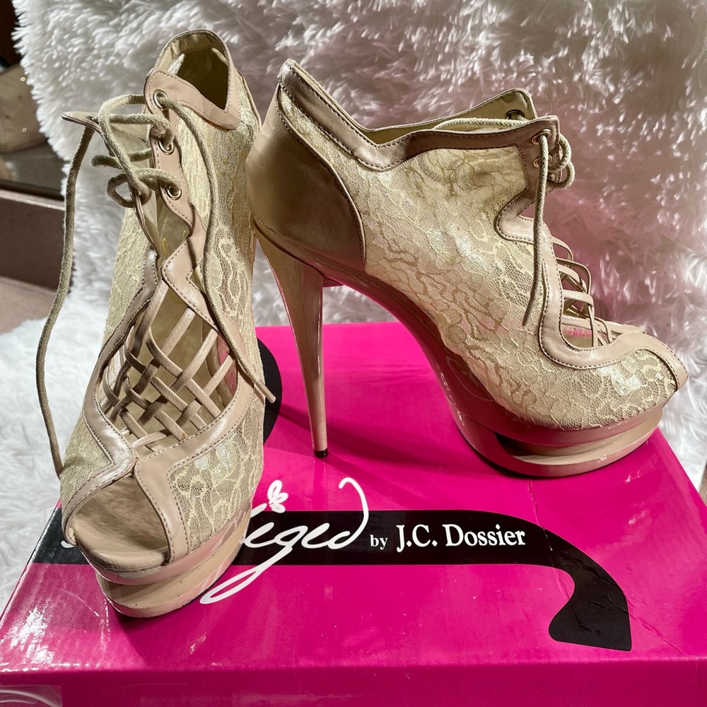 Privileged Nude platform stiletto with lace size 8.5